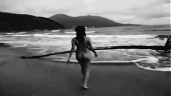 Video tenaga naked wife on the beach baharu