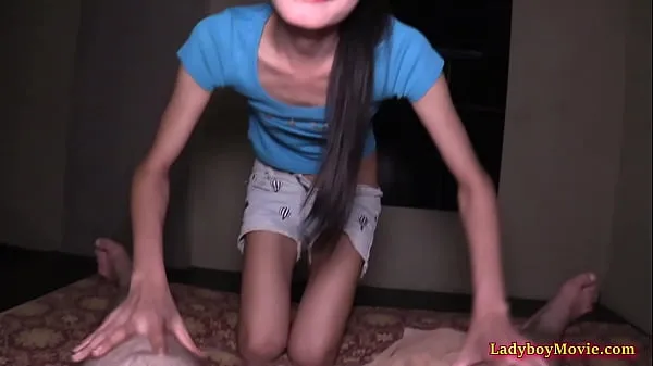 Nové videá o Ladyboy Ning Gives Mouth Before Ass Barebacking energii