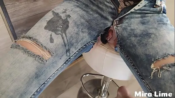 نئی Barmen ripped her jeans and fucked her توانائی کی ویڈیوز