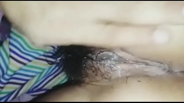 Nieuwe Quite a steep little slut and hairy juicy pussy energievideo's