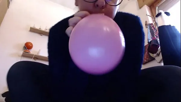 Novos vídeos de energia Your is a big slut and she uses your birthday balloons to masturbate