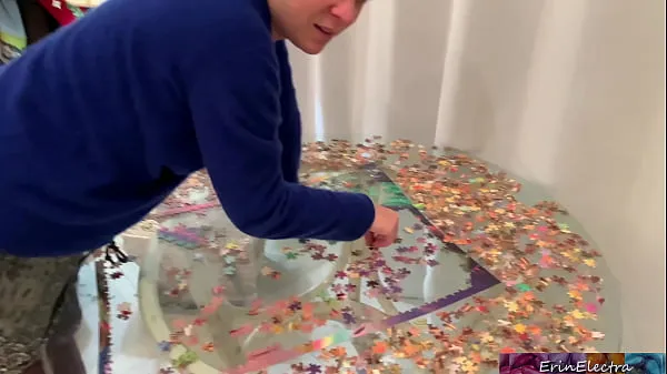 Yeni Stepmom is focused on her puzzle but her tits are showing and her stepson fucks her enerji Videoları