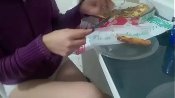 نئی My naughty wife freaking out the pizza delivery boy توانائی کی ویڈیوز