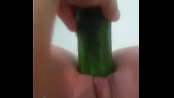 Nieuwe Squirting with a cucumber energievideo's
