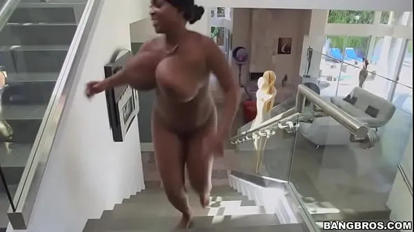 Nové videá o Big Ebony Tits Swaying Running energii