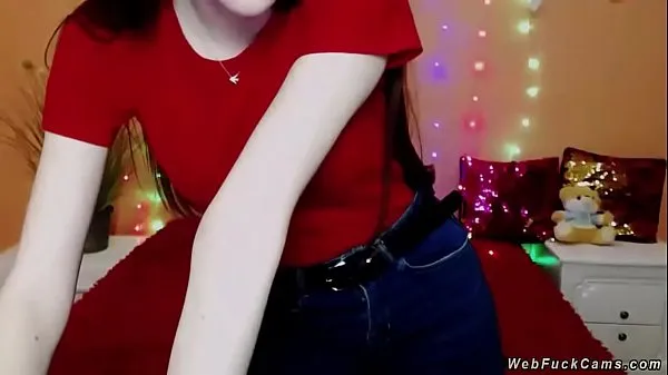 नई Solo pale brunette amateur babe in red t shirt and jeans trousers strips her top and flashing boobs in bra then gets dressed again on webcam show ऊर्जा वीडियो
