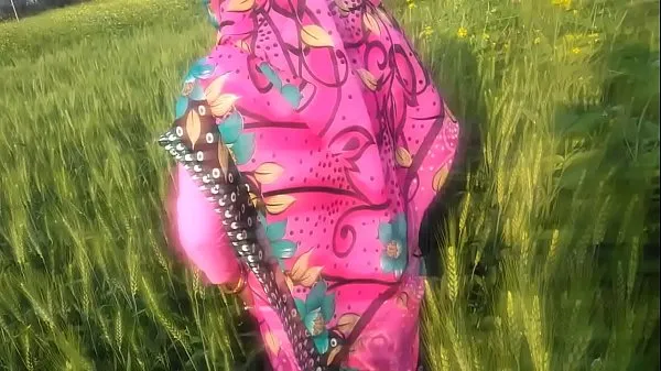 Video tenaga Indian Village Bhabhi Outdoor Sex PORN IN HINDI baharu