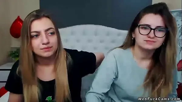 مقاطع فيديو جديدة للطاقة Two brunette amateur teen lesbian hotties stripping and tying in bed then licking in their private live webcam show on homemade footage