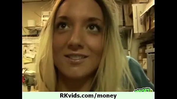 Novi videoposnetki What can do a girl for some cash 21 energije