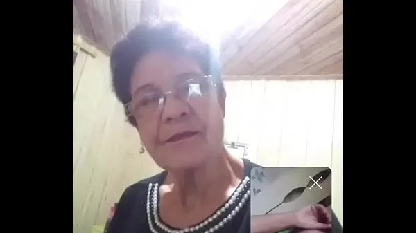 Νέα βίντεο Old woman showing her chest and touching her pussy in live ενέργειας