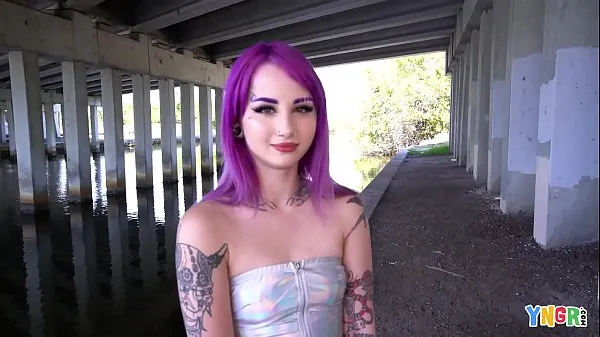 New YNGR - Hot Inked Purple Hair Punk Teen Gets Banged energi videoer