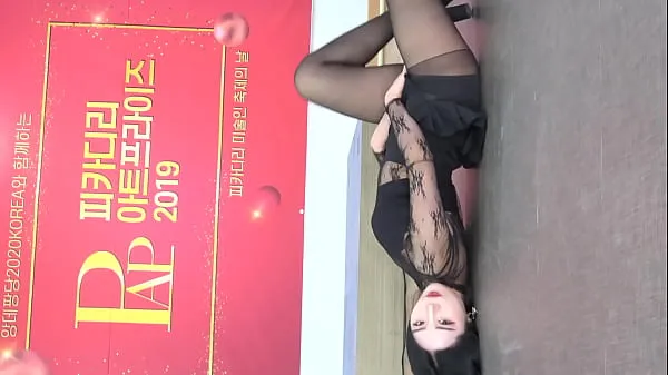 New Public account [喵泡] Korean short-haired girl in black silk skirt sexy hot dance energi videoer