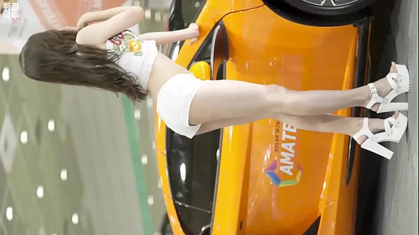 Uudet Public account [喵贴] Korean auto show temperament white shorts car model sexy temptation energiavideot