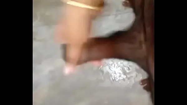 مقاطع فيديو جديدة للطاقة Nepali sex wife handjob while bathing