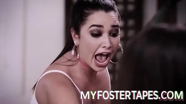 नई Foster candidate Karlee Grey is excited to join her new family, but her new Foster Alison Rey, is not happy that her stepparents will be welcoming a new teenager into the house ऊर्जा वीडियो