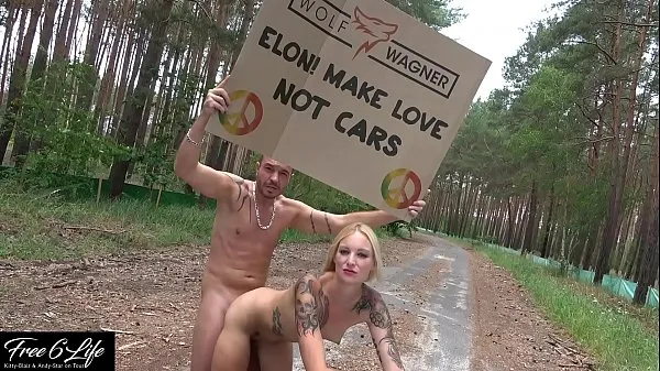 Nya Nude protest in front of Tesla Gigafactory Berlin Pornshooting against Elon Musk energivideor