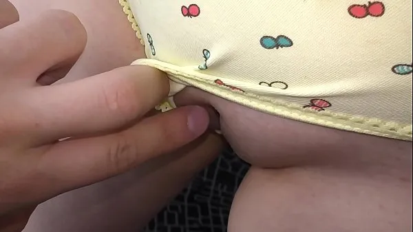 New REALLY! my friend's Daughter ask me to look at the pussy . First time takes a dick in hand and mouth ( Part 1 energi videoer