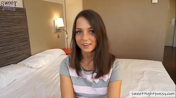 Nieuwe Teen Babe First Anal Adventure Goes Really Rough energievideo's