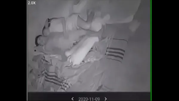Novi videoposnetki Spying on the bedroom energije