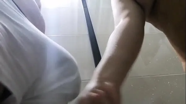 Yeni I spied on my mamasita neighbor while bathing and when she realized it, I put her to suck my dick (part 1 enerji Videoları