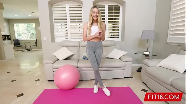 New FIT18 - Lily Larimar - Casting Skinny 100lb Blonde Amateur In Yoga Pants - 60FPS energi videoer