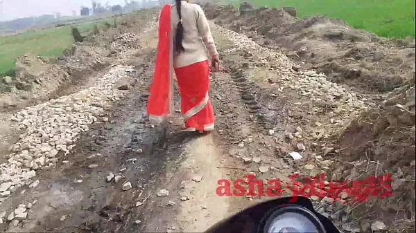 New Desi village aunty was going alone, she was patted energy Videos