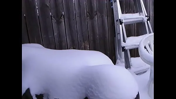 Nuovi video sull'energia Naked Driver shovels his deck wearing only a cap