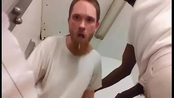 Nieuwe Prison masc fucks white prison punk energievideo's