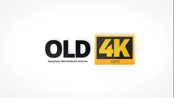 Uudet OLD4K. Old guitarist and adorable Euro brunette have sex on the sofa energiavideot