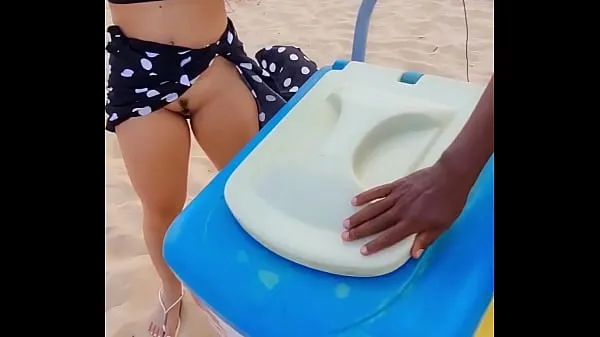 วิดีโอพลังงานThe couple went to the beach to get ready with the popsicle seller João Pessoa Luana Kazakiใหม่