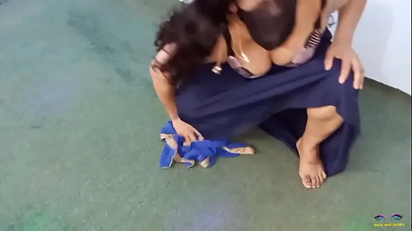 نئی Indian erotic hot maid caught when cleaning room while dancing nacked homemade توانائی کی ویڈیوز