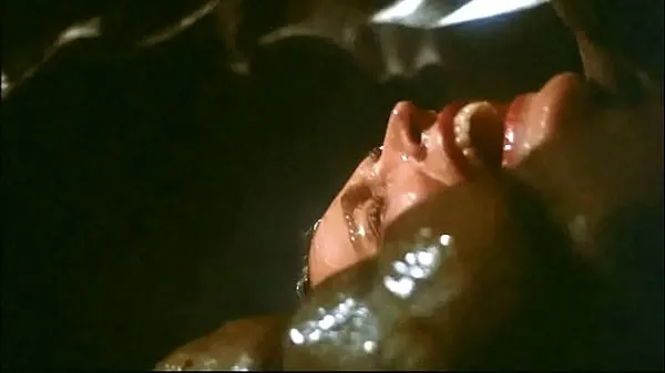 Nové videá o Galaxy Of Terror Worm Sex Scene 16A: It lifted her hips up high for its deeper penetration energii