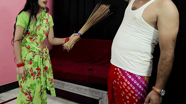 Novos vídeos de energia Foi espancada com uma vassoura e beijou o sobrinho. Em clara voz hindi