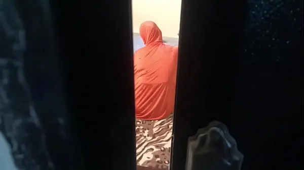 مقاطع فيديو جديدة للطاقة Muslim step mom fucks friend after Morning prayers