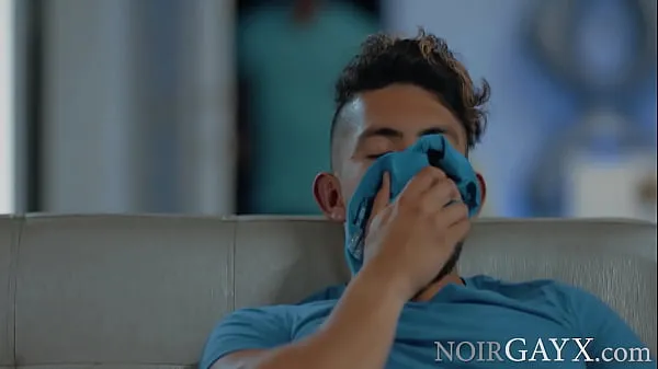 Video tenaga Caught Smelling His Underwear- Adrian Hart, Zeno rey baharu