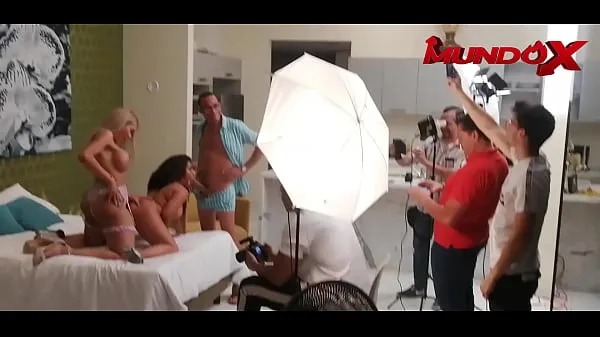 Novos vídeos de energia Behind the scenes - They invite a trans girl and get fucked hard in the ass