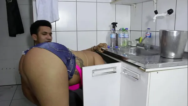 مقاطع فيديو جديدة للطاقة The cocky plumber stuck the pipe in the ass of the naughty rabetão. Victoria Dias and Mr Rola