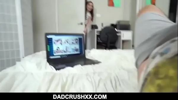 Novi videoposnetki Perv step dad Teaches Teen Skinny step Daughter To Take Cock- Aria Lee energije