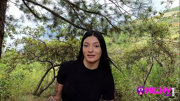 Nové videá o Offering money to sexy girl in the forest in exchange for sex - Salome Gil energii