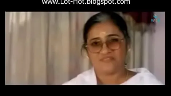 مقاطع فيديو جديدة للطاقة Hot Mallu Aunty ACTRESS Feeling Hot With Her Boyfriend Sexy Dhamaka Videos from Indian Movies 7