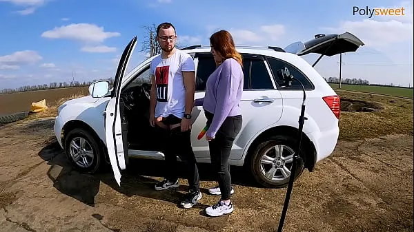 Nové videá o Sex and pegging near the car. Girl peeping energii