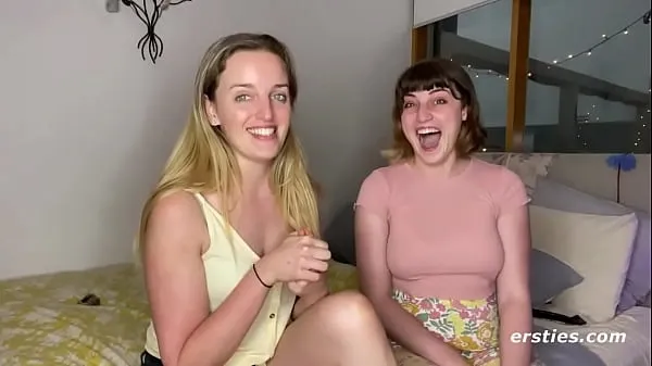 Yeni Lesbian Couple Play in the Library enerji Videoları