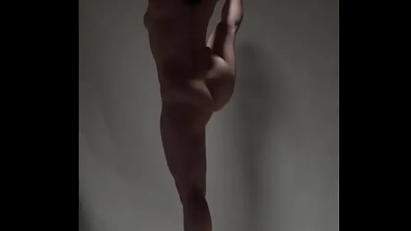 Nieuwe Classical ballet dancers spread legs naked energievideo's