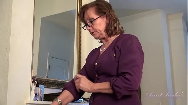 Novos vídeos de energia Tia Judys - 60 anos ruiva do Texas GILF Marie é sua nova secretária
