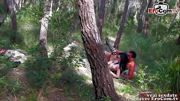 مقاطع فيديو جديدة للطاقة Skinny french amateur teen picked up in forest for anal threesome