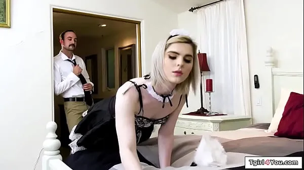 새로운 Trans maid Ella Hollywood is barebacked 에너지 동영상