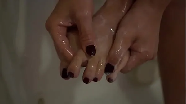 Video tenaga Sexy feet, soap, and water baharu