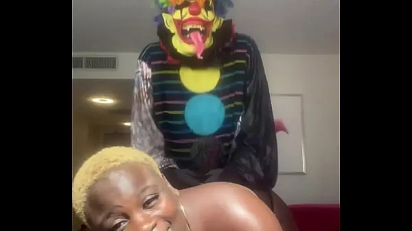 Nowe filmy Marley DaBooty Getting her pussy Pounded By Gibby The Clown energii