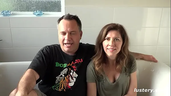 مقاطع فيديو جديدة للطاقة Real Mature Homemade Couple Getting Clean Together