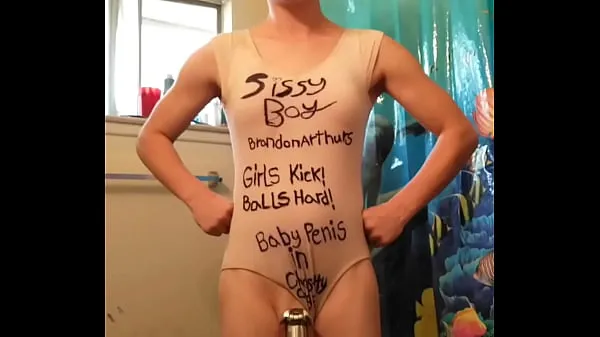 مقاطع فيديو جديدة للطاقة Sissy boy Brandon sucking cock